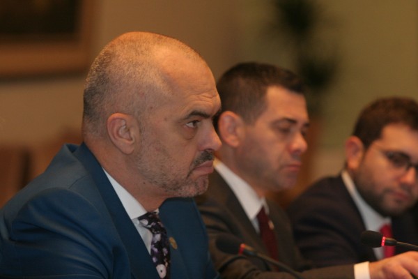 SRBIJA NIJE NEPRIJATELJ SRBIJA NIJE NEPRIJATELJ