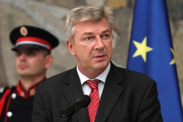 PRELAZI OSTAJU ZATVORENI